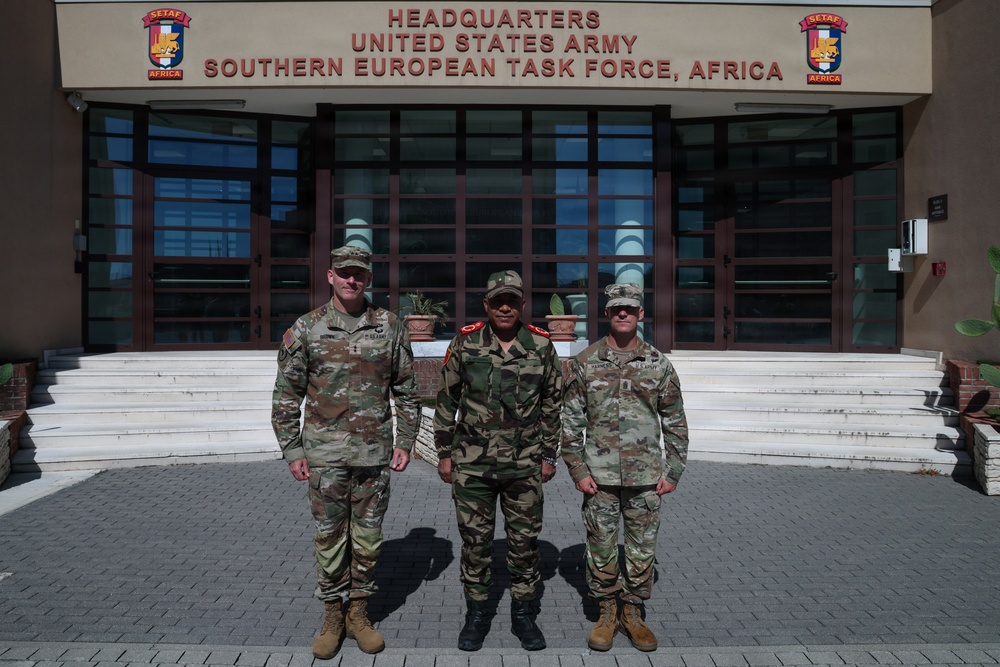 Royal Moroccan Armed Forces Maj. Gen. Mohsine Bensdira meets with SETAF-AF leaders