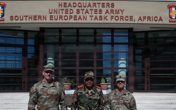 Royal Moroccan Armed Forces Maj. Gen. Mohsine Bensdira meets with SETAF-AF leaders