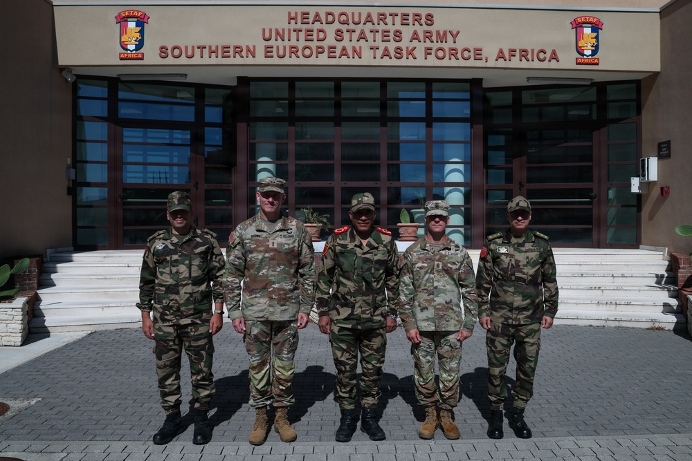 Royal Moroccan Armed Forces Maj. Gen. Mohsine Bensdira meets with SETAF-AF leaders