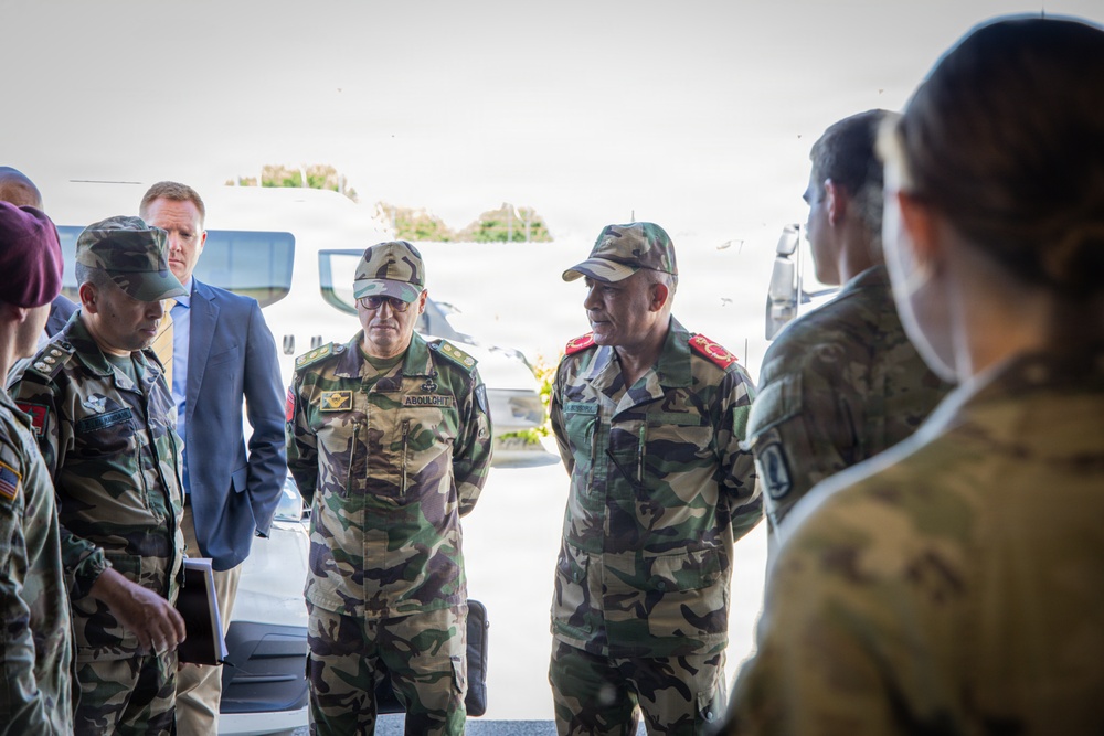 Royal Moroccan Armed Forces Maj. Gen. Mohsine Bensdira meets with SETAF-AF leaders