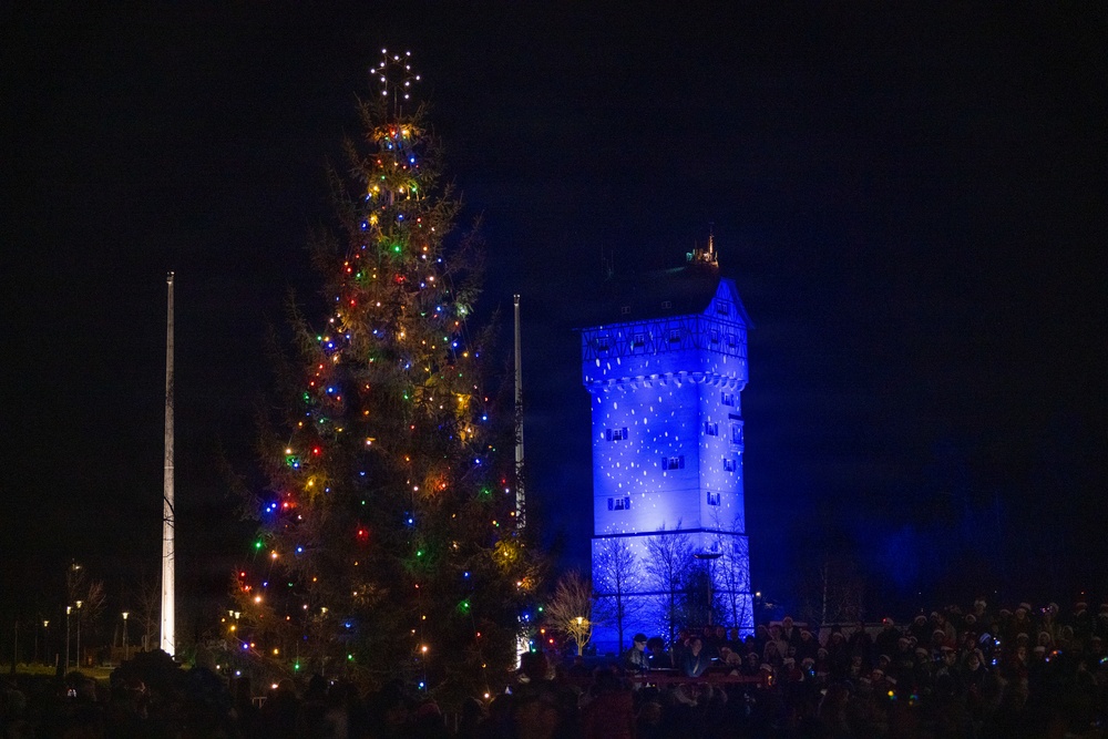 Tower Barracks kicks off holiday season with tree lighting
