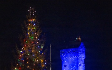 Tower Barracks kicks off holiday season with tree lighting