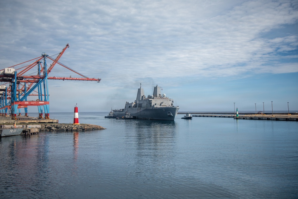LCF-24: USS San Antonio Ports in La Guaira, Venezuela