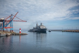 LCF-24: USS San Antonio Ports in La Guaira, Venezuela