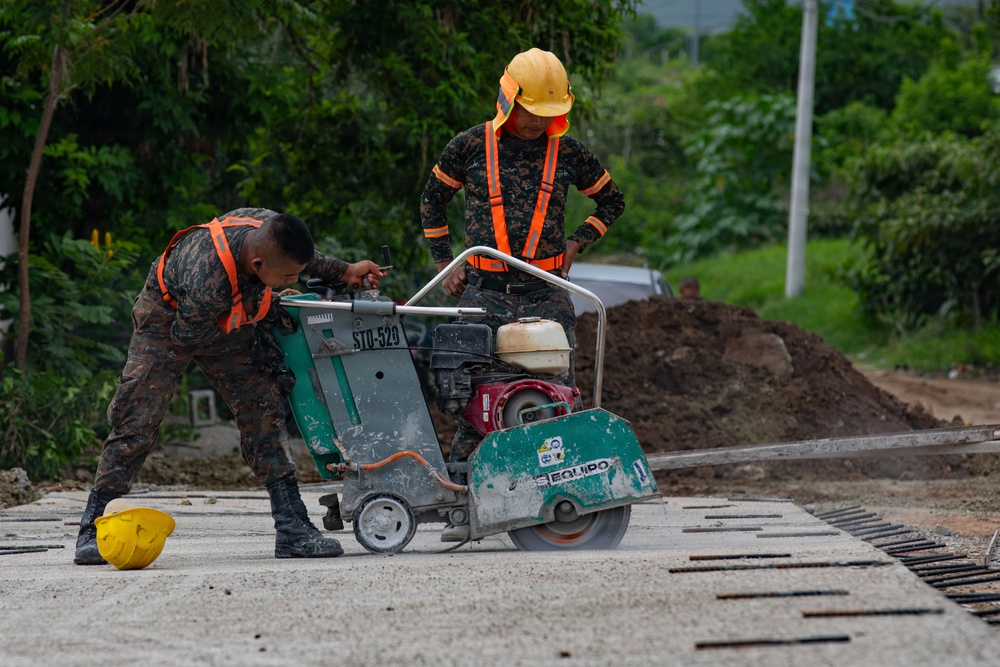 Arkansas National Guard Build Strong foundations with the Guatemala Army