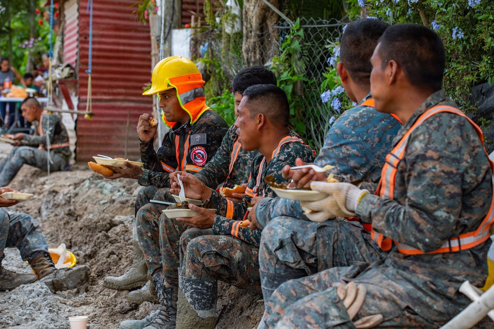 Arkansas National Guard Build Strong foundations with the Guatemala Army