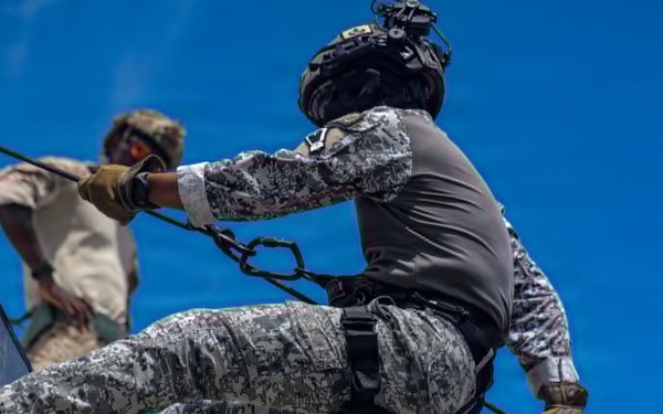 Philippines participates in multinational rappelling and fast rope training at RIMPAC 2026