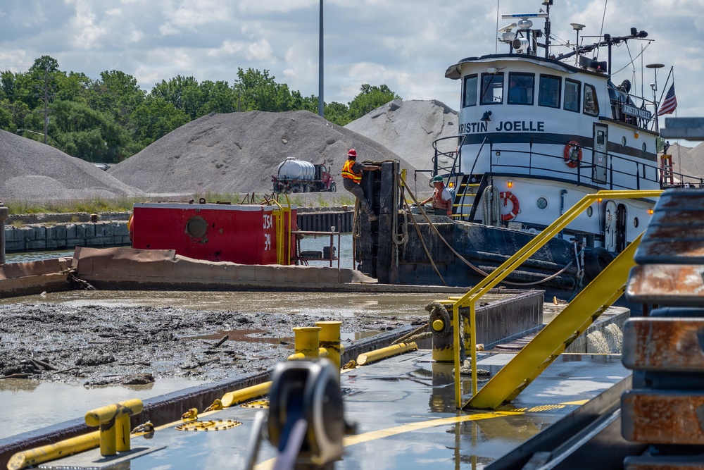 Fairport Harbor Dredging of the Grand River