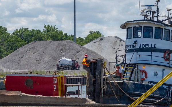 Fairport Harbor Dredging of the Grand River