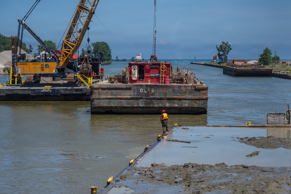 Fairport Harbor Dredging of the Grand River