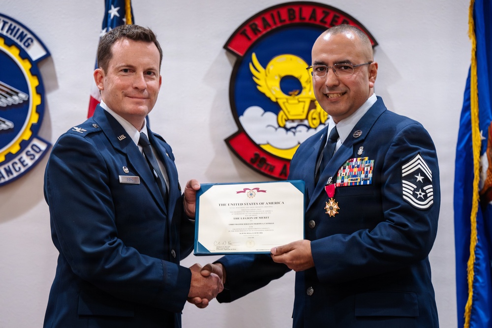 317th Airlift Wing changes responsibility between senior enlisted chief master sergeants