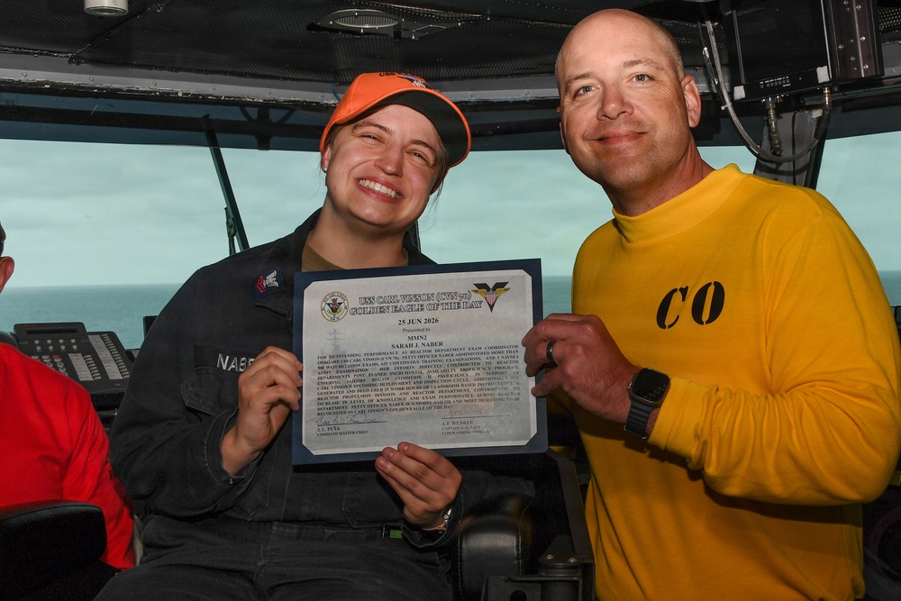 USS Carl Vinson (CVN 70) awards Gold Eagle of the Day