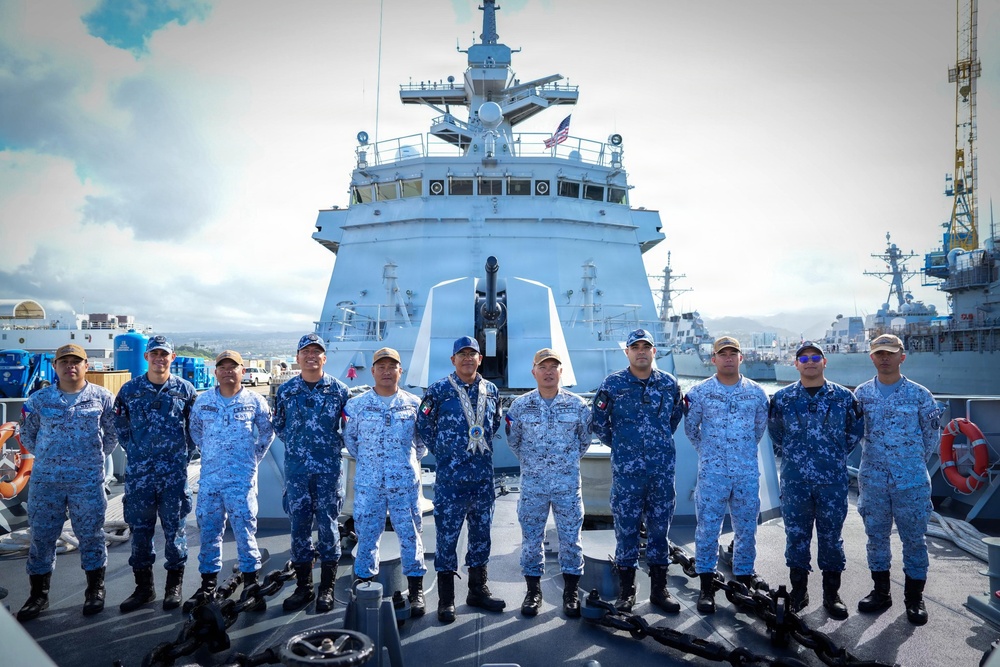 Key officers of BRP Miguel Malvar and ARM Benito Suarez pose for a photo during RIMPAC 26