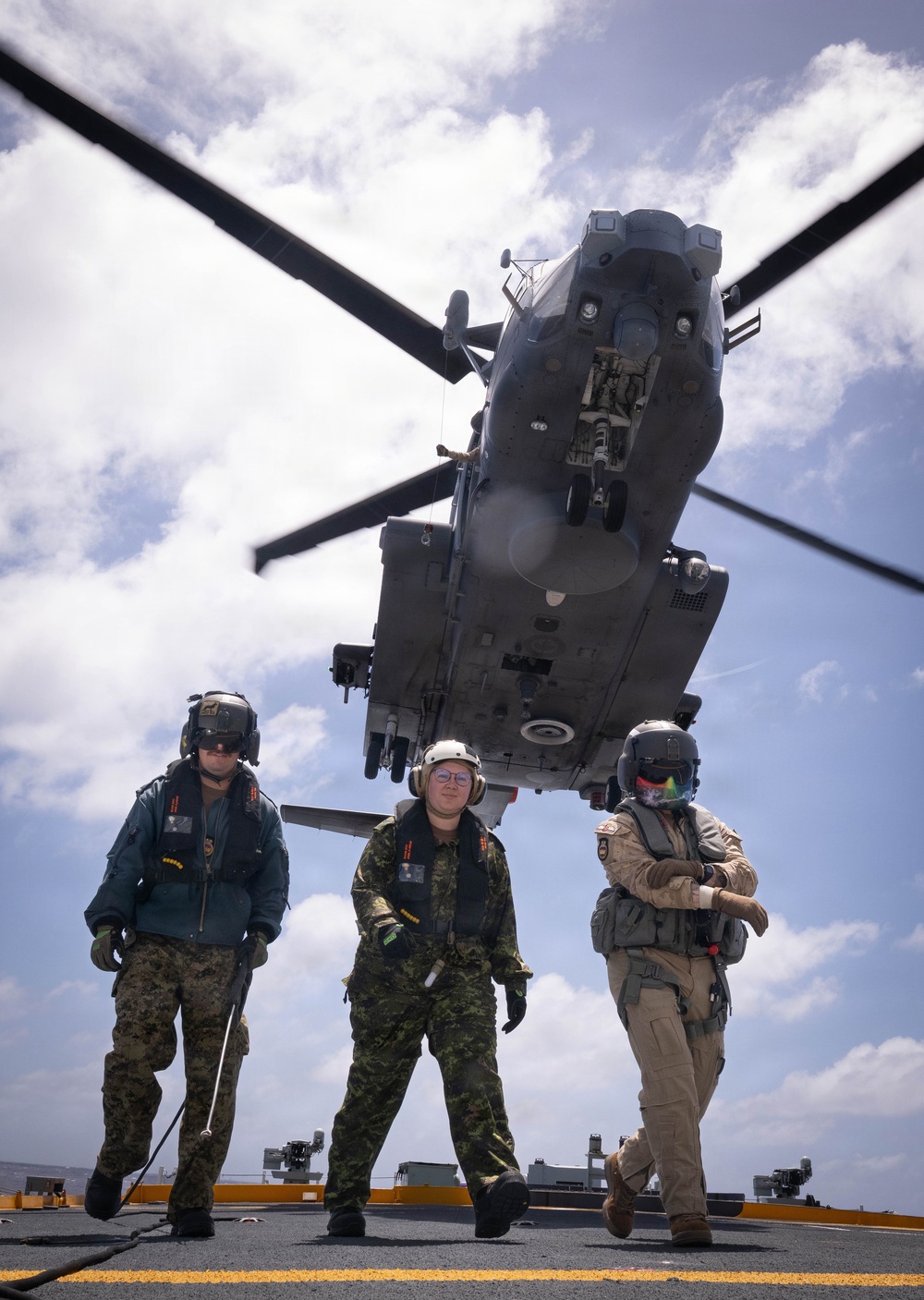 Canadian members of RCN Halifax Class Frigate Regina (FFH 334) participate in hoist exercises with Canadian Helicopter CH-144 Cyclone