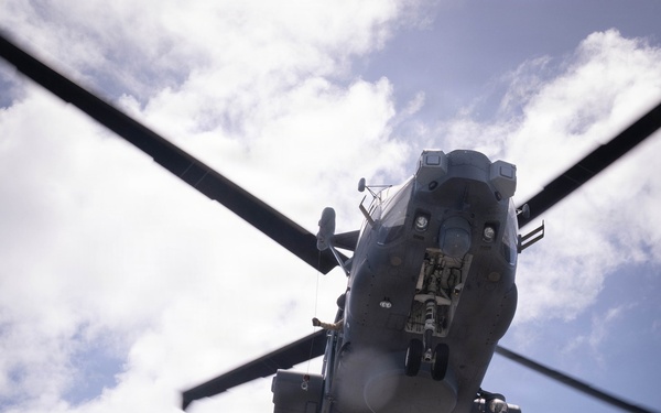 Canadian members of RCN Halifax Class Frigate Regina (FFH 334) participate in hoist exercises with Canadian Helicopter CH-144 Cyclone