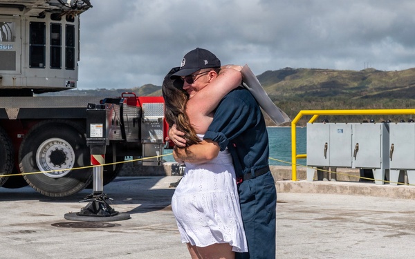 USS Tucson arrives at Naval Base Guam