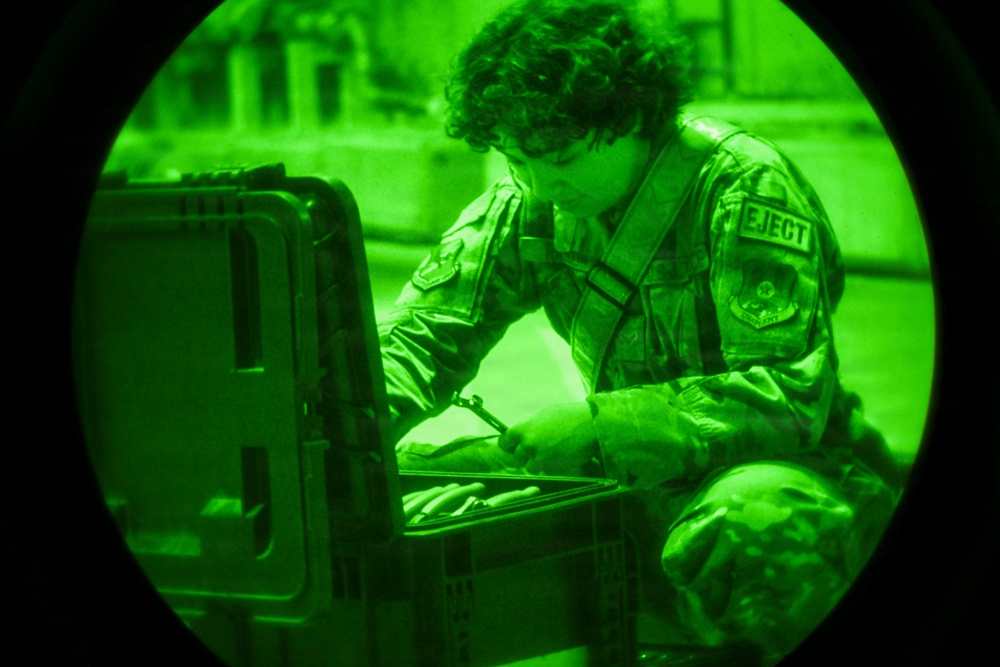 CENTCOM Airmen keep the Falcon fighting ready
