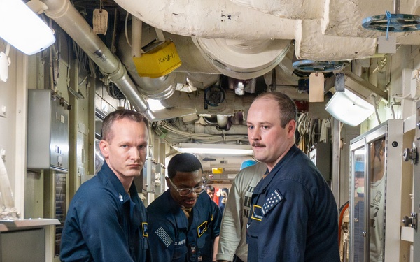 George Washington Sailors Participate in Integrated Drills