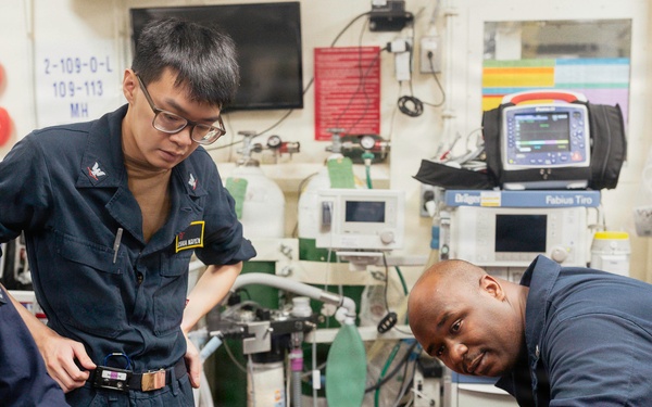 George Washington Sailors Participate in Integrated Drills