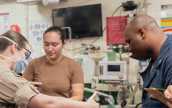 George Washington Sailors Participate in Integrated Drills