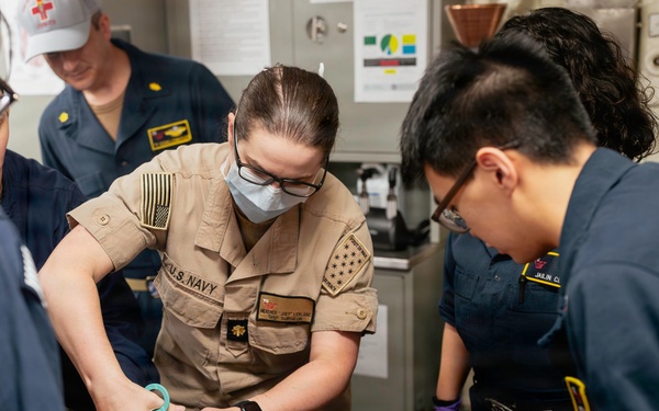 George Washington Sailors Participate in Integrated Drills