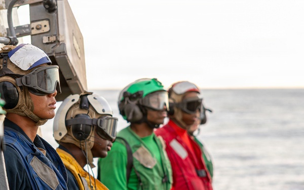 USS Mustin conducts flight operations