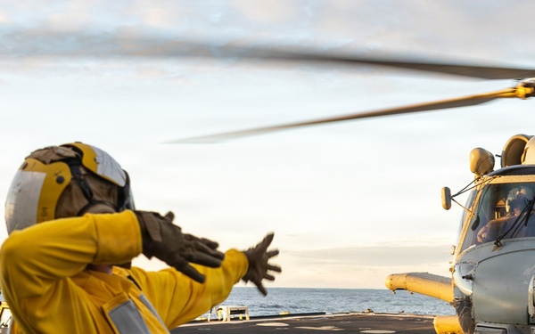 USS Mustin conducts flight operations