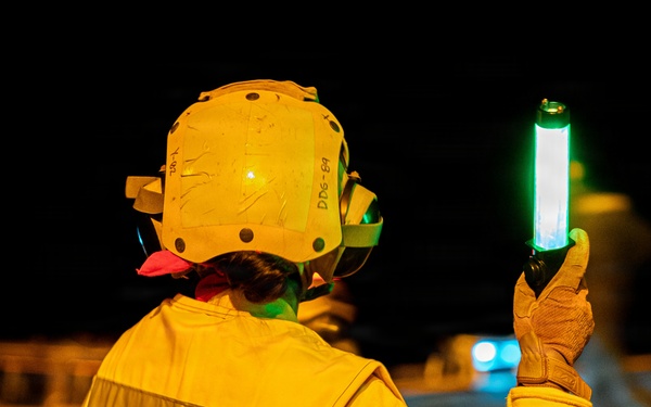 USS Mustin conducts flight operations