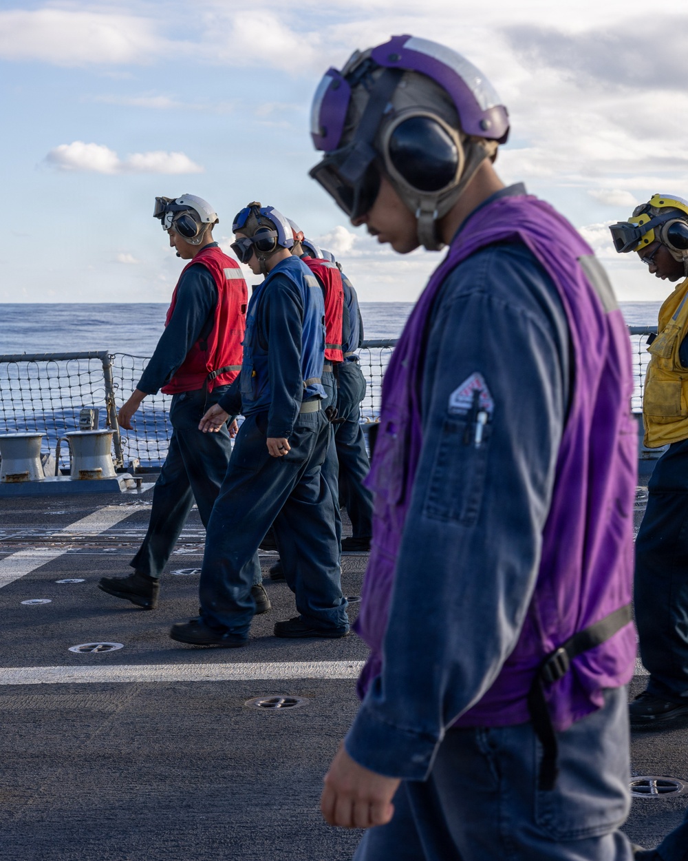 USS Mustin conducts an integrated training team drill