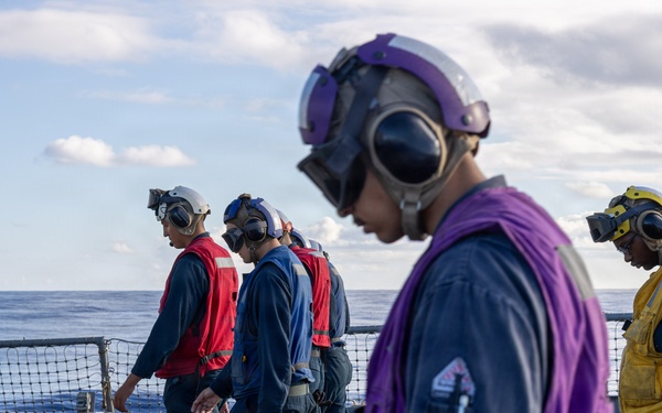USS Mustin conducts an integrated training team drill
