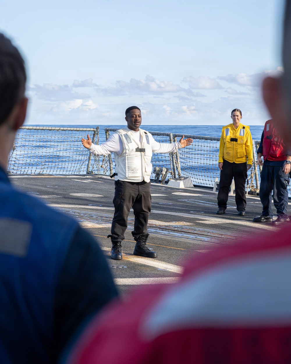 USS Mustin conducts an integrated training team drill