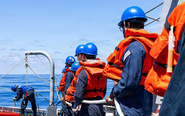 USS Mustin conducts an integrated training team drill