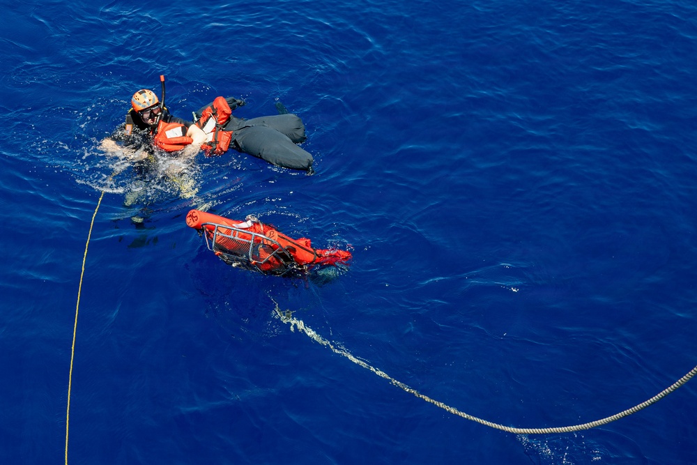 USS Mustin conducts an integrated training team drill
