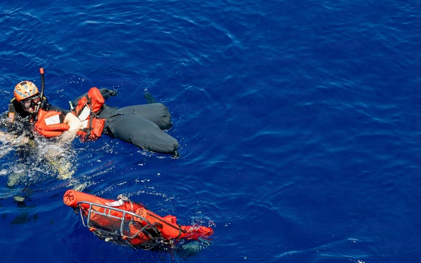 USS Mustin conducts an integrated training team drill