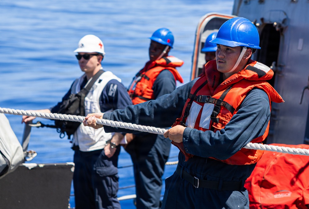 USS Mustin conducts an integrated training team drill