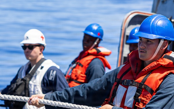 USS Mustin conducts an integrated training team drill