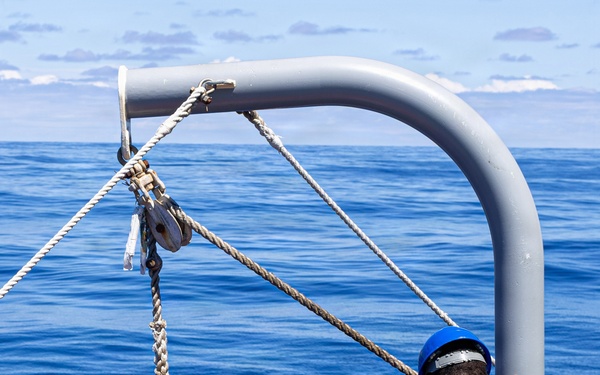 USS Mustin conducts an integrated training team drill