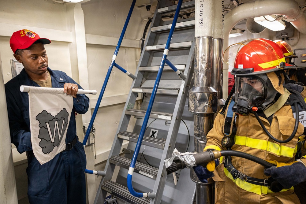 USS Mustin conducts an integrated training team drill