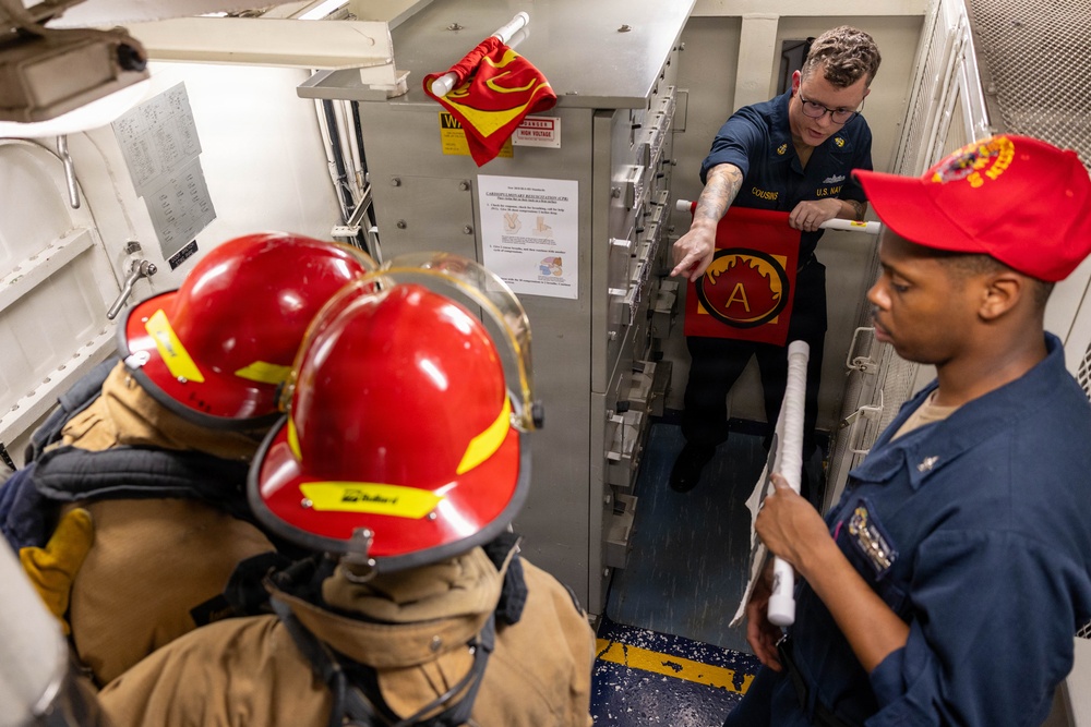 USS Mustin conducts an integrated training team drill