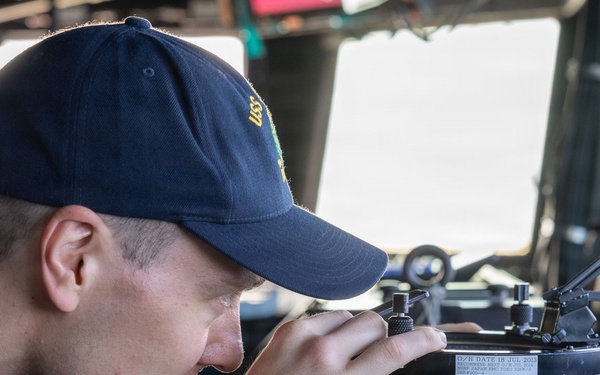 USS Mustin conducts bridge operations