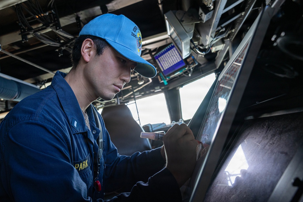 USS Mustin conducts bridge operations