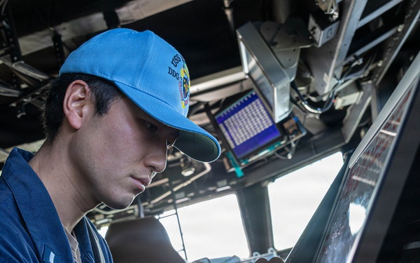USS Mustin conducts bridge operations