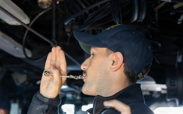 USS Mustin conducts bridge operations