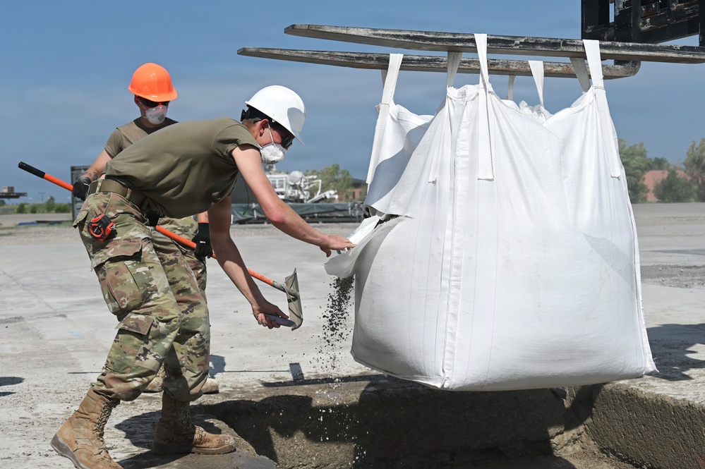 119th Wing Airmen Slash Flowable Fill Bag
