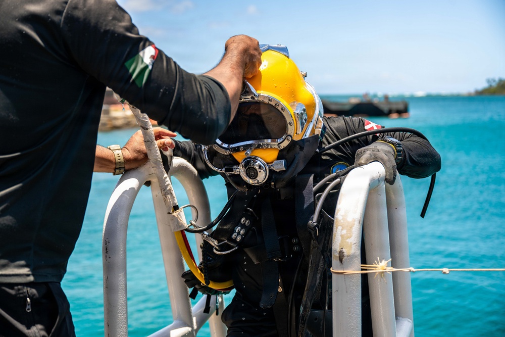 Multinational divers conduct salvage training dive during RIMPAC 2026