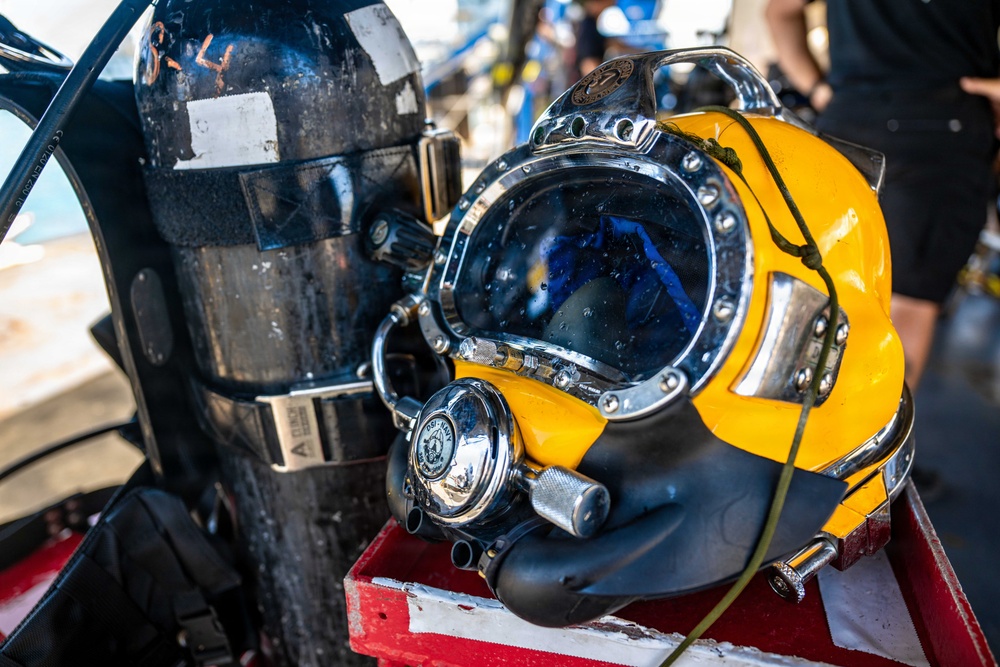 Multinational Navy divers conduct salvage training dive during RIMPAC 2026