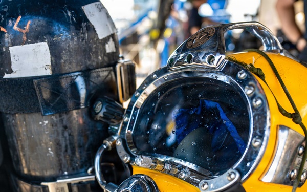 Multinational Navy divers conduct salvage training dive during RIMPAC 2026