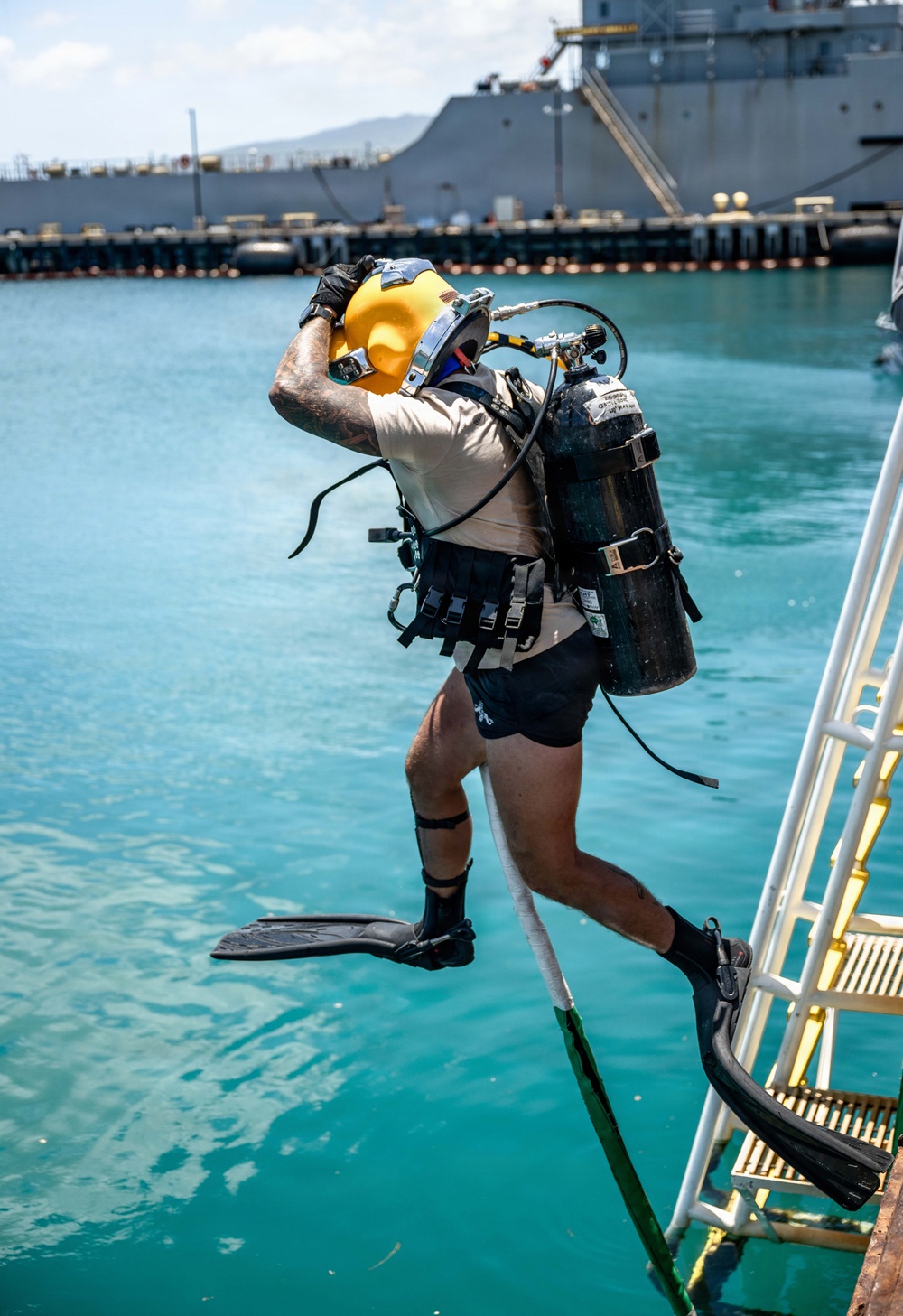 Multinational Navy divers conduct salvage training dive during RIMPAC 2026