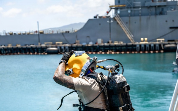 Multinational Navy divers conduct salvage training dive during RIMPAC 2026