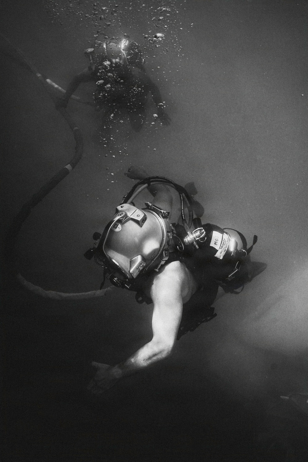 U.S. Navy and Royal New Zealand Navy divers conduct salvage training